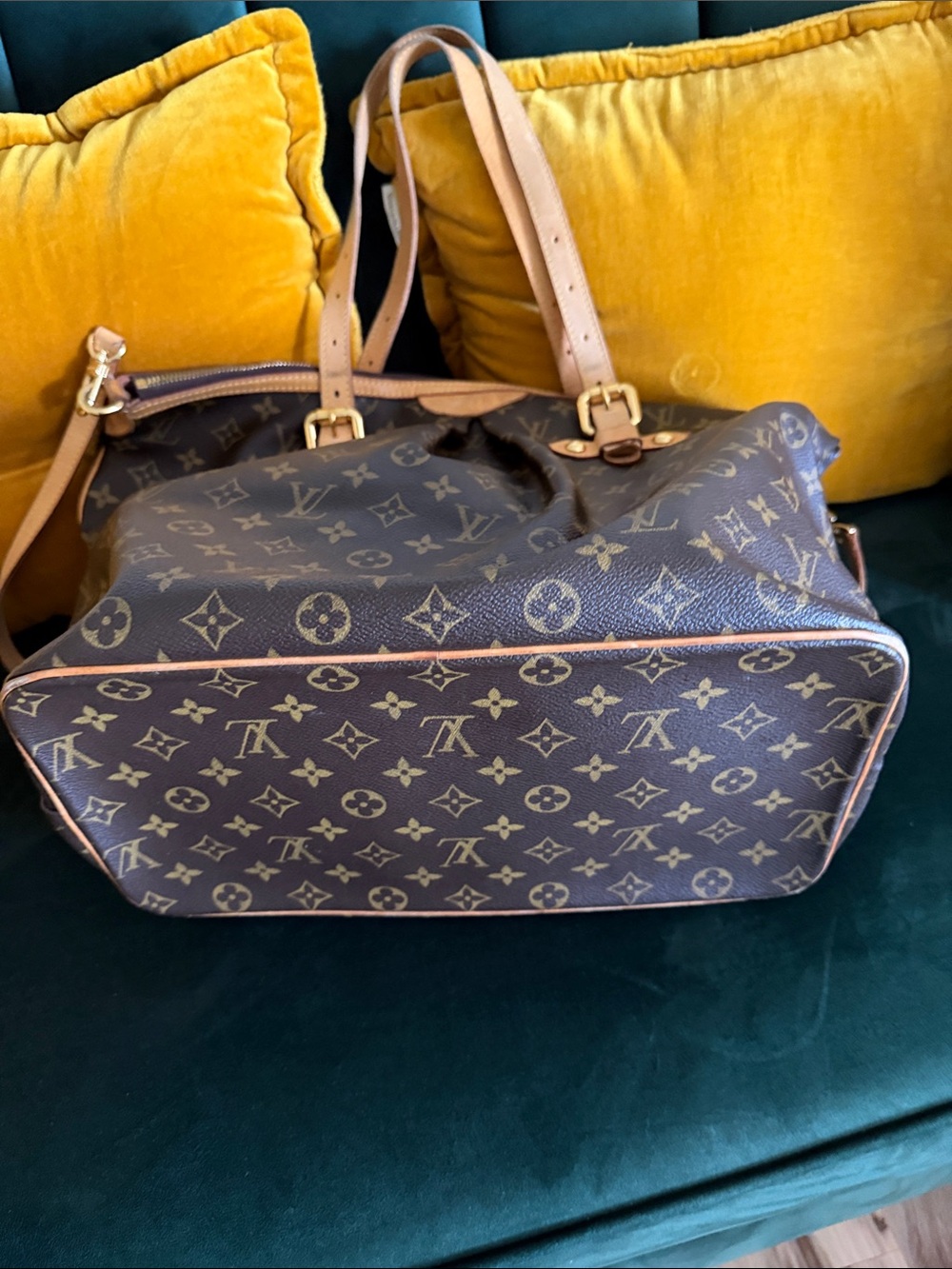 Authentic Louis Vuitton GM - Picture 5 of 9